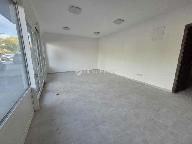 Eladó üzlethelyiség, Szegeden, Kálvária téren 45.9 M Ft