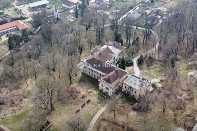 Eladó családi ház, Bakócán 500 M Ft, 13 szobás