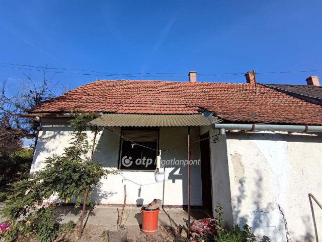 Eladó családi ház, Szentesen 16 M Ft, 2 szobás