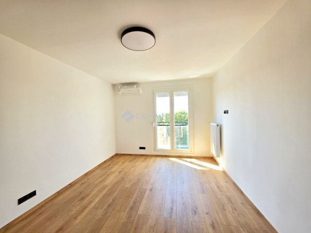 Eladó panellakás, Pécsett 47.9 M Ft, 2 szobás