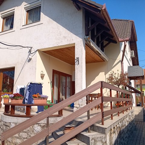 Eladó családi ház, Pécsett, Alkony utcában 149 M Ft, 4+2 szobás