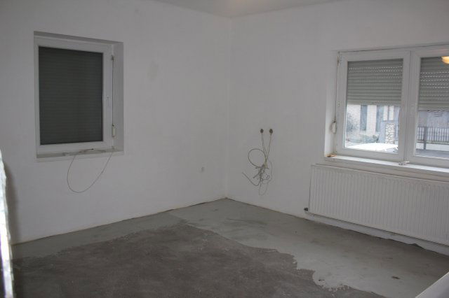 Eladó családi ház, Kapuváron 36.5 M Ft, 2 szobás