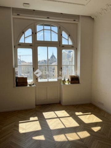 Eladó téglalakás, Budapesten, V. kerületben 659 M Ft, 7 szobás