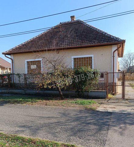 Eladó családi ház, Tóalmáson 36 M Ft, 3 szobás