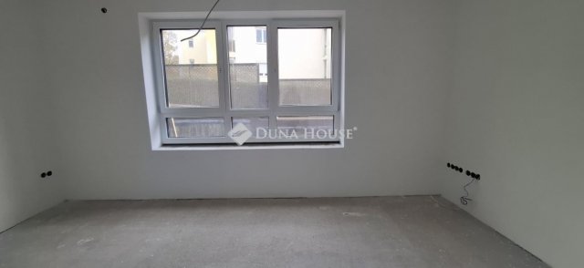 Eladó téglalakás, Pécsett 89.9 M Ft, 2+1 szobás