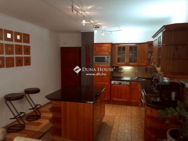 Eladó családi ház, Budaörsön 359 M Ft, 5 szobás