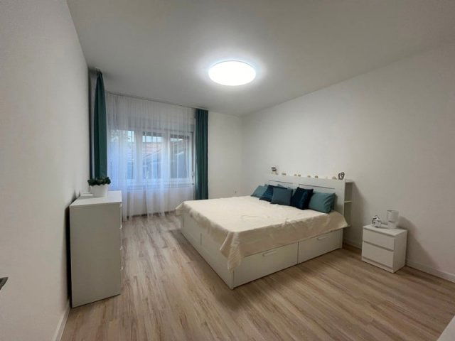 Kiadó téglalakás, albérlet, Pécsett, Rákóczi úton, 4 szobás