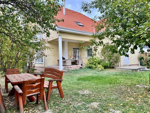 Kiadó családi ház, albérlet, Székesfehérvárott, Privigyei utcában