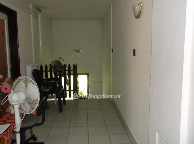 Eladó családi ház, Gyöngyösön 59.9 M Ft, 5+1 szobás