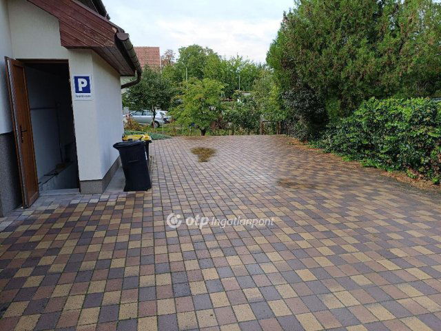 Eladó üzlethelyiség, Érden 109 M Ft, 3 szobás