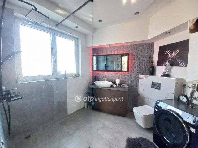 Eladó téglalakás, Budapesten, XV. kerületben 87 M Ft, 2+1 szobás