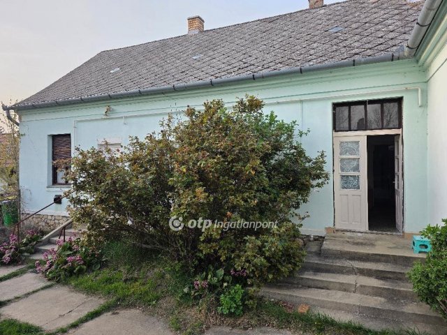 Eladó családi ház, Marcaltőn 23.5 M Ft, 3+1 szobás