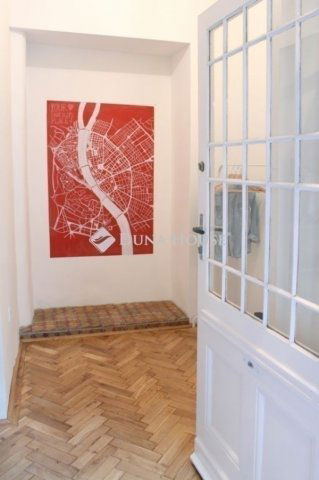 Eladó téglalakás, Budapesten, VI. kerületben 64 M Ft, 2 szobás