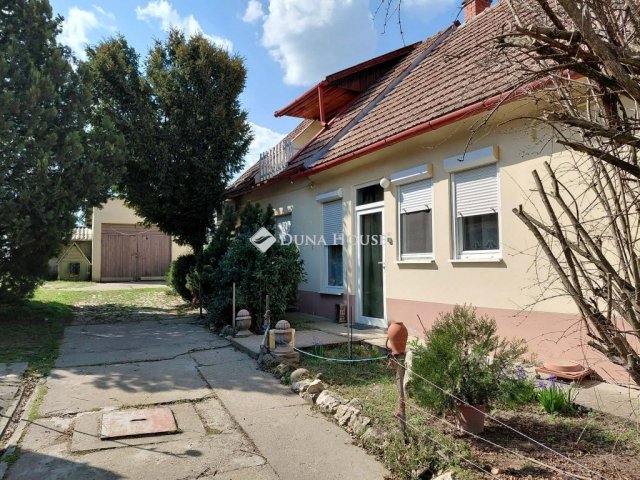 Eladó családi ház, Pakson 54.9 M Ft, 4 szobás