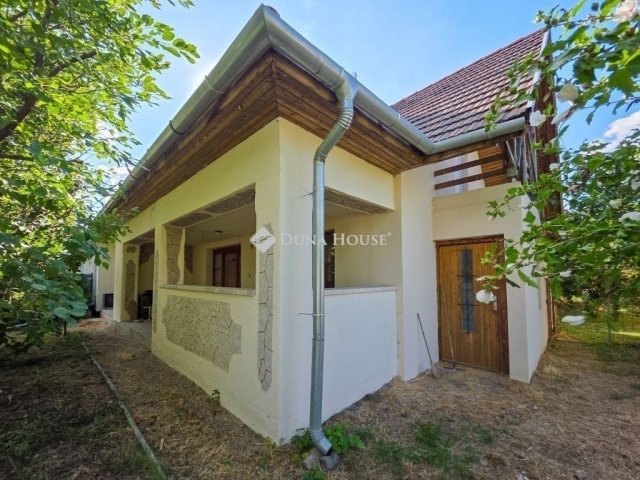 Eladó ikerház, Velencén 84.9 M Ft, 4 szobás