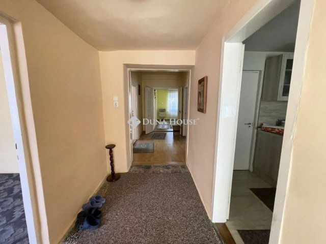 Eladó családi ház, Szegeden 73.5 M Ft, 4 szobás