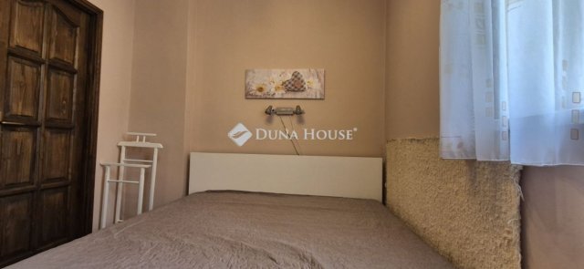 Kiadó téglalakás, albérlet, Pécsett 220 E Ft / hó, 3 szobás