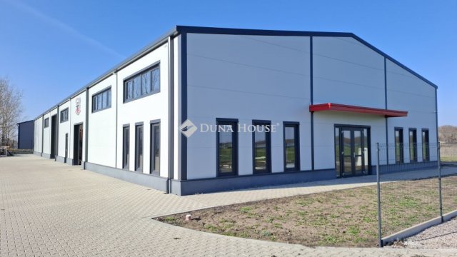 Eladó ipari ingatlan, Szolnokon, Thököly úton 465 M Ft