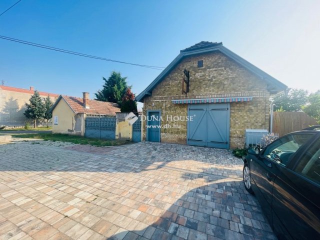 Eladó családi ház, Kartalon 289.9 M Ft, 4 szobás