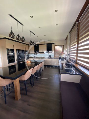 Eladó téglalakás, Pécsett 127 M Ft, 3+1 szobás