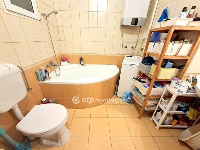 Eladó téglalakás, Budapesten, III. kerületben 79.5 M Ft