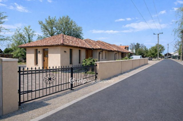 Eladó családi ház, Ráckevén 190 M Ft, 6 szobás