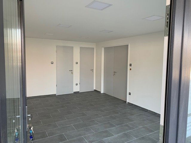 Eladó üzlethelyiség, Győrött 70 M Ft, 2 szobás