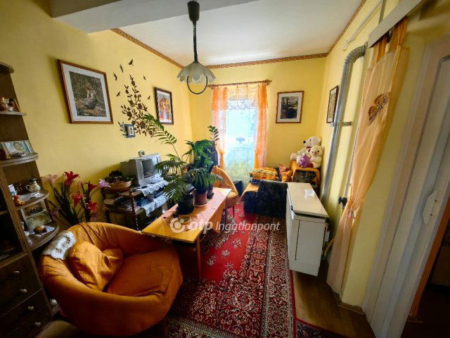 Eladó családi ház, Kisújszálláson 9 M Ft, 1+1 szobás