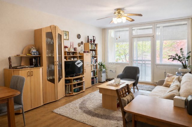 Eladó panellakás, Szegeden 54.5 M Ft, 2 szobás