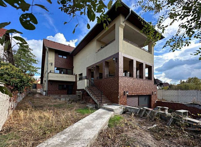 Eladó családi ház, Szentendrén 289 M Ft, 9 szobás