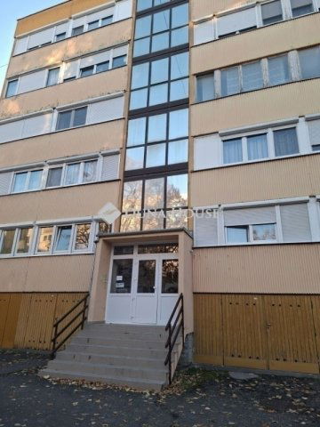 Eladó panellakás, Pécsett 39.9 M Ft, 2 szobás