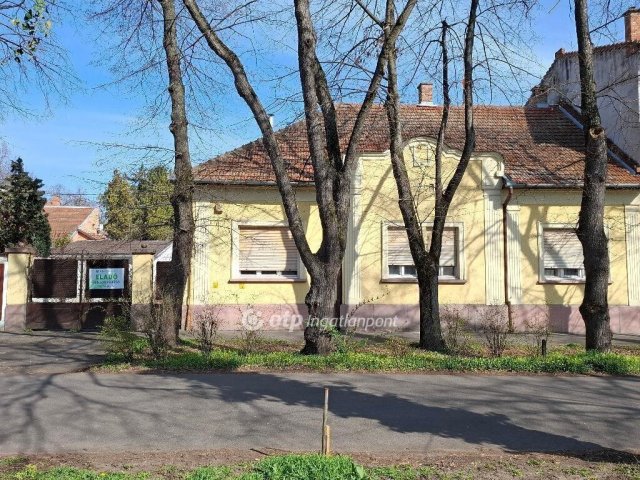Eladó családi ház, Békéscsabán 89.9 M Ft, 4 szobás