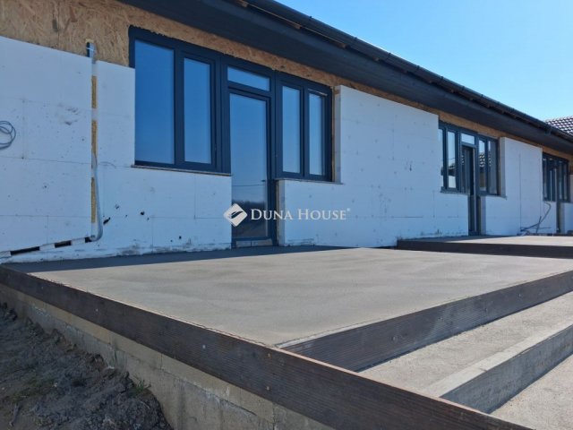 Eladó téglalakás, Kocséren 44 M Ft, 3 szobás