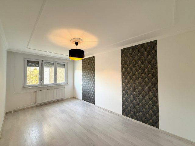 Eladó panellakás, Budapesten, III. kerületben, Kabar utcában