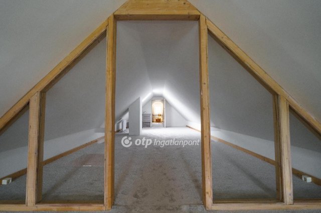 Eladó családi ház, Budapesten, III. kerületben 293.25 M Ft