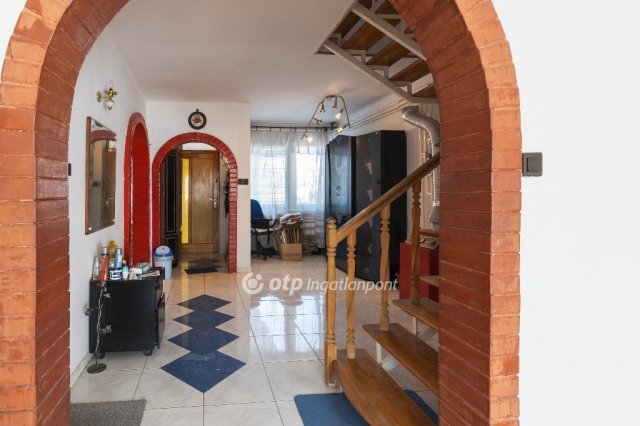 Eladó téglalakás, Nyíregyházán 64.9 M Ft, 2+2 szobás