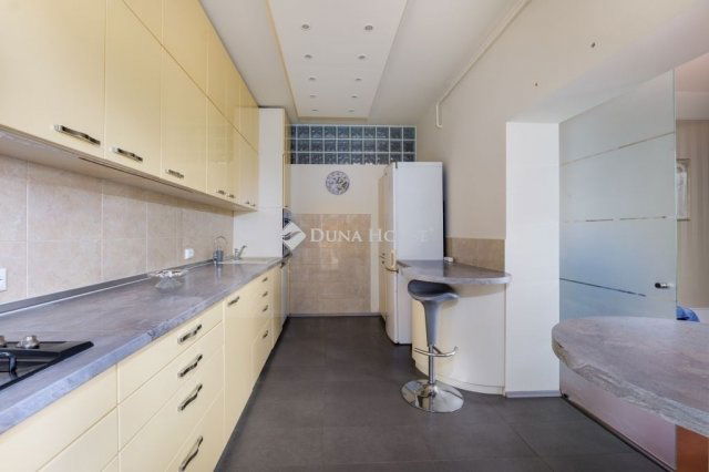 Eladó családi ház, Budapesten, III. kerületben 265 M Ft