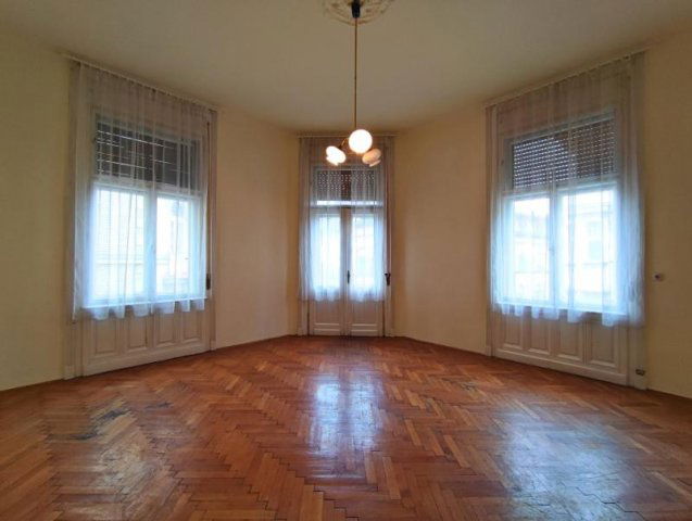 Eladó téglalakás, Budapesten, VIII. kerületben, Baross utcában