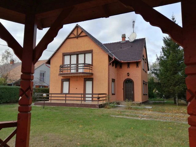 Eladó családi ház, Balatonszárszón 104.9 M Ft, 22 szobás