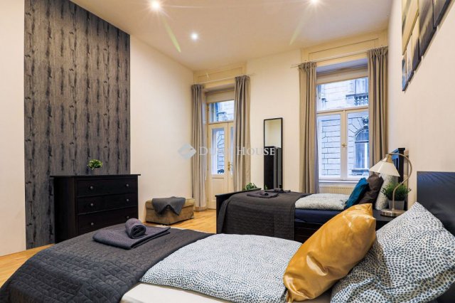 Eladó téglalakás, Budapesten, VII. kerületben 139 M Ft, 4 szobás