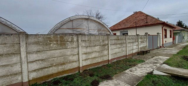 Eladó családi ház, Méhkeréken 14 M Ft, 3 szobás