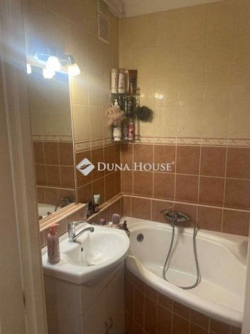 Eladó panellakás, Debrecenben 57.5 M Ft, 3 szobás