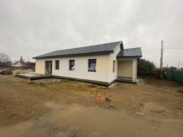 Eladó családi ház, Dabason 89.9 M Ft, 4 szobás