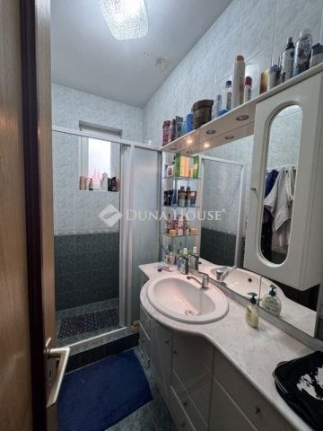 Eladó családi ház, Vecsésen 159 M Ft, 5 szobás