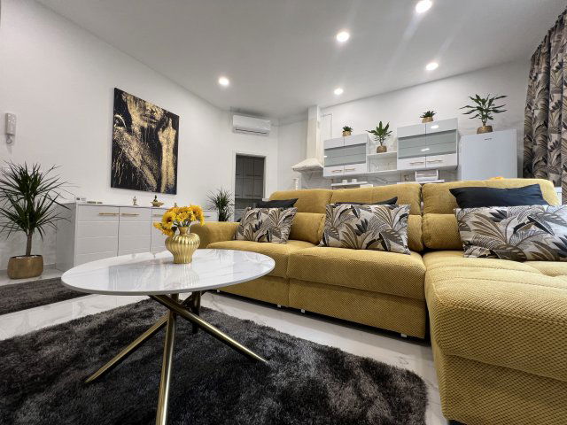 Eladó téglalakás, Budapesten, V. kerületben 116.9 M Ft, 2 szobás