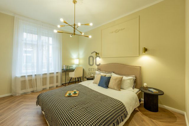 Eladó téglalakás, Budapesten, V. kerületben, Szervita téren