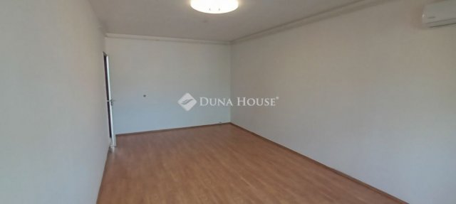 Eladó panellakás, Kecskeméten 45.99 M Ft, 2 szobás