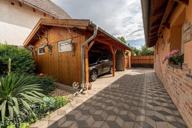 Eladó családi ház, Velencén 179.9 M Ft, 4 szobás