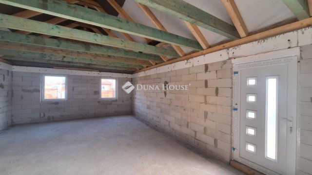 Eladó családi ház, Polgárdin 60 M Ft, 7 szobás