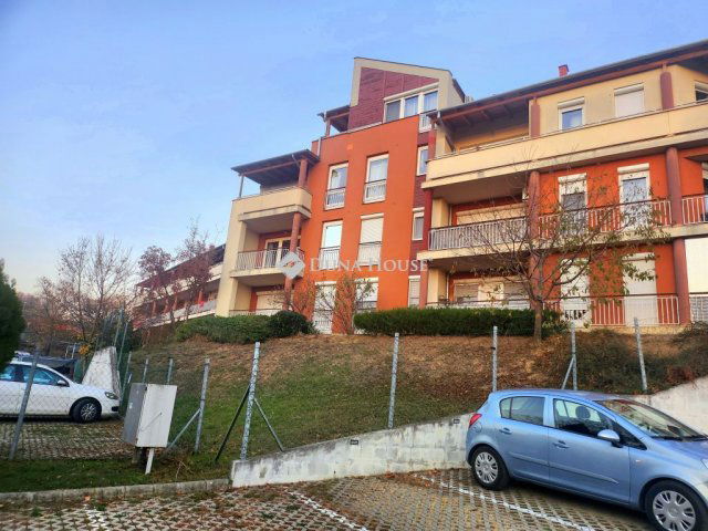 Kiadó téglalakás, albérlet, Pécsett, Vadász utcában, 3 szobás